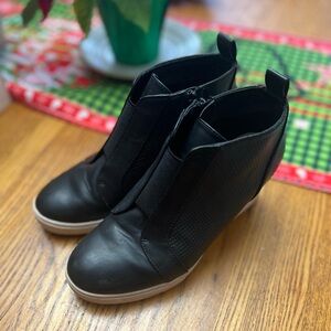 Girls black wedges
